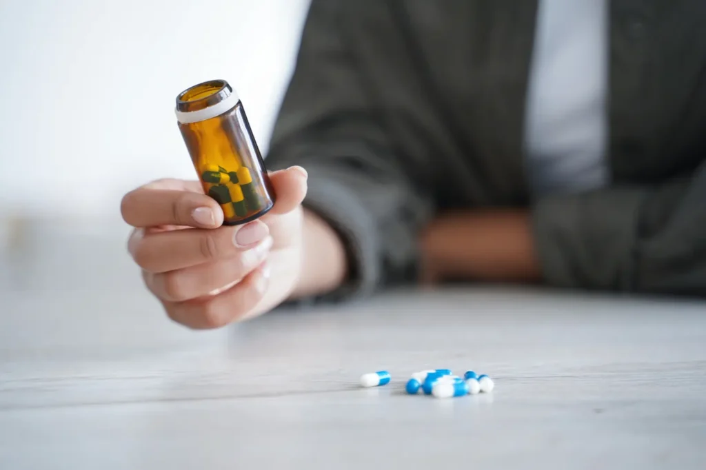 Dilaudid vs oxycodone. Patient holding jar with pills